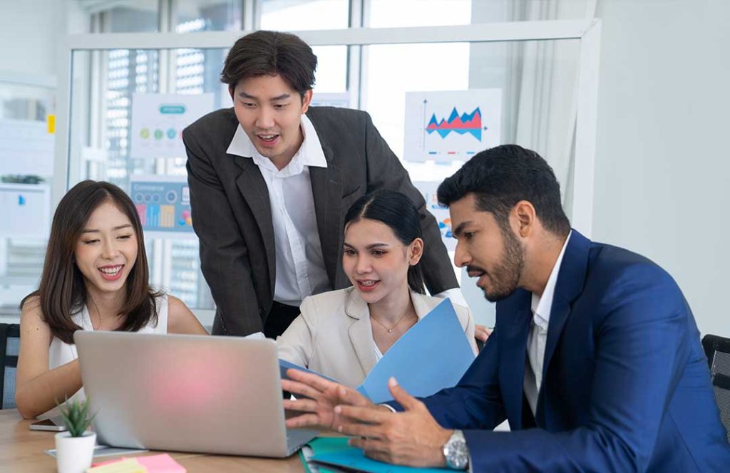 Group discussion between IT recruiters specialists